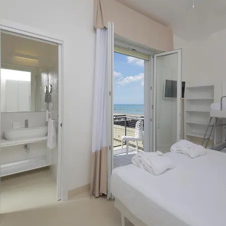 מלון Gambrinus Mare 3*